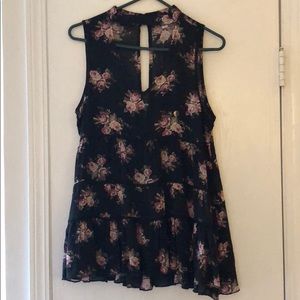 Neck cutout sleeveless top